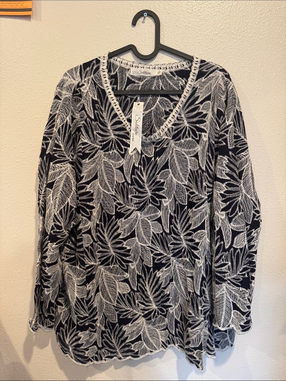 Solitaire Black & White Embroidered Leaf-Print V-Neck Tunic